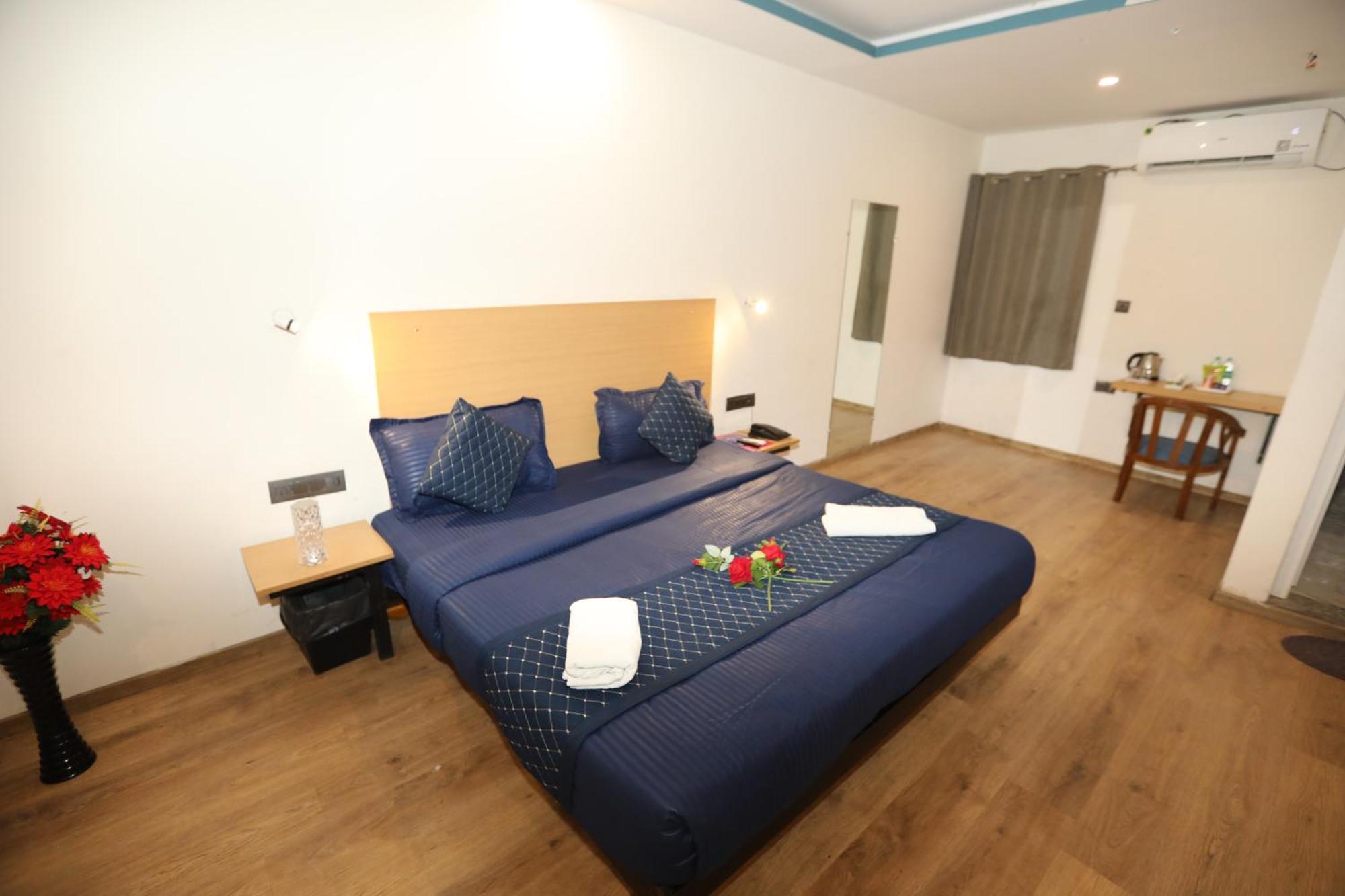 Hotel Noida Grand Sec 58 Eksteriør billede