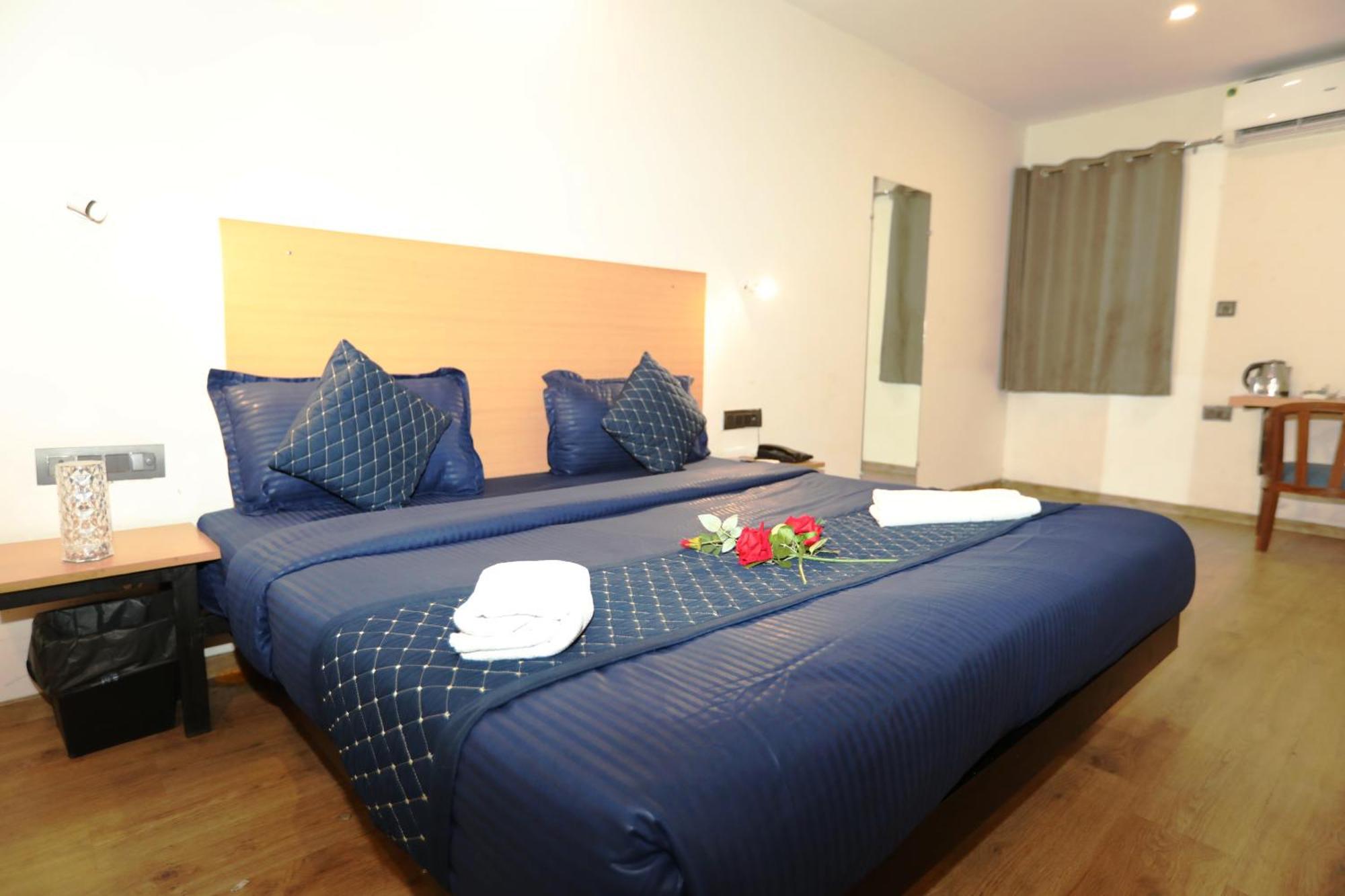 Hotel Noida Grand Sec 58 Eksteriør billede