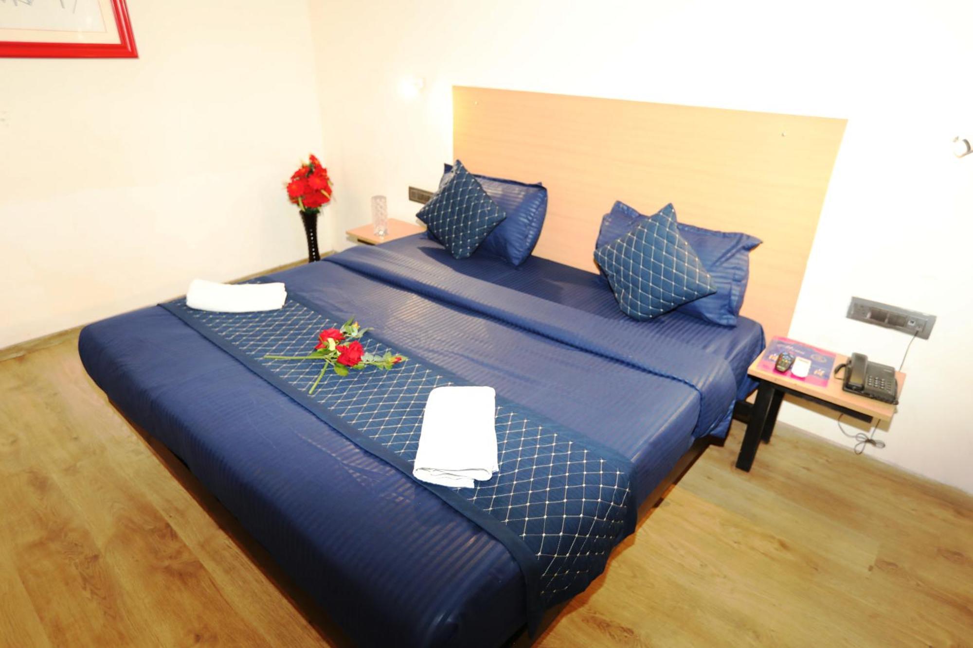Hotel Noida Grand Sec 58 Eksteriør billede