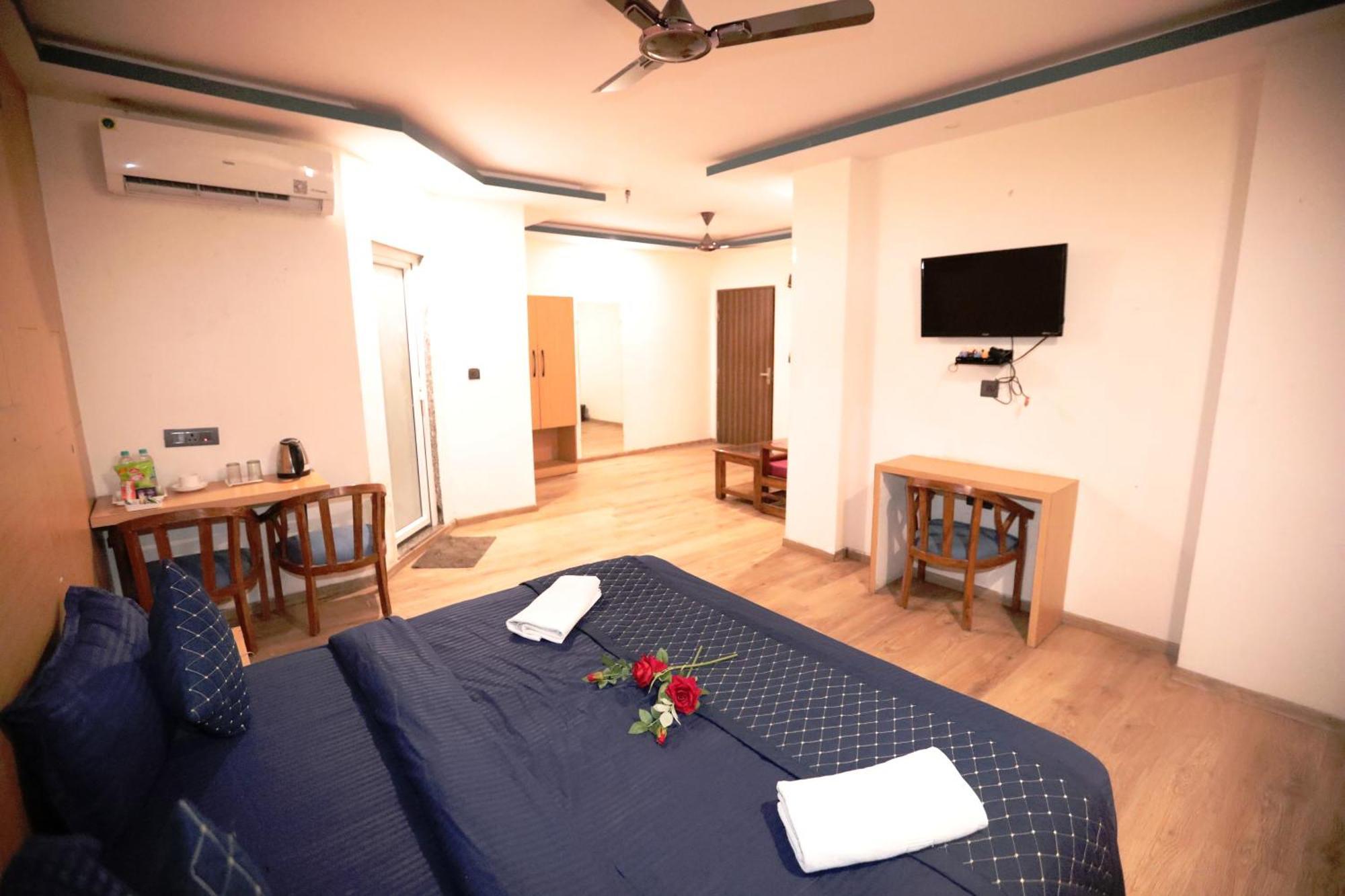 Hotel Noida Grand Sec 58 Eksteriør billede
