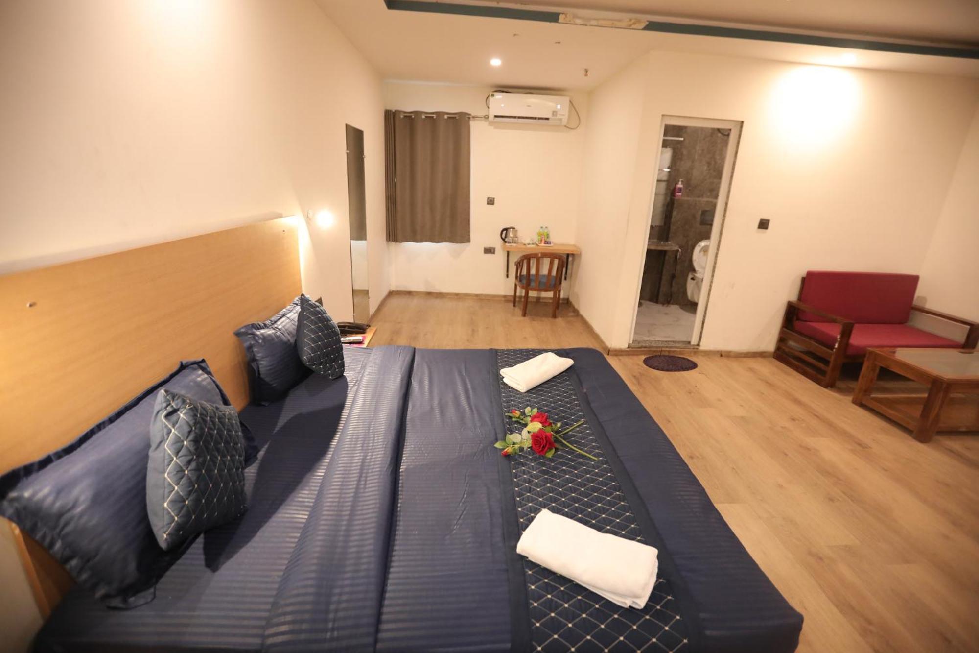 Hotel Noida Grand Sec 58 Eksteriør billede