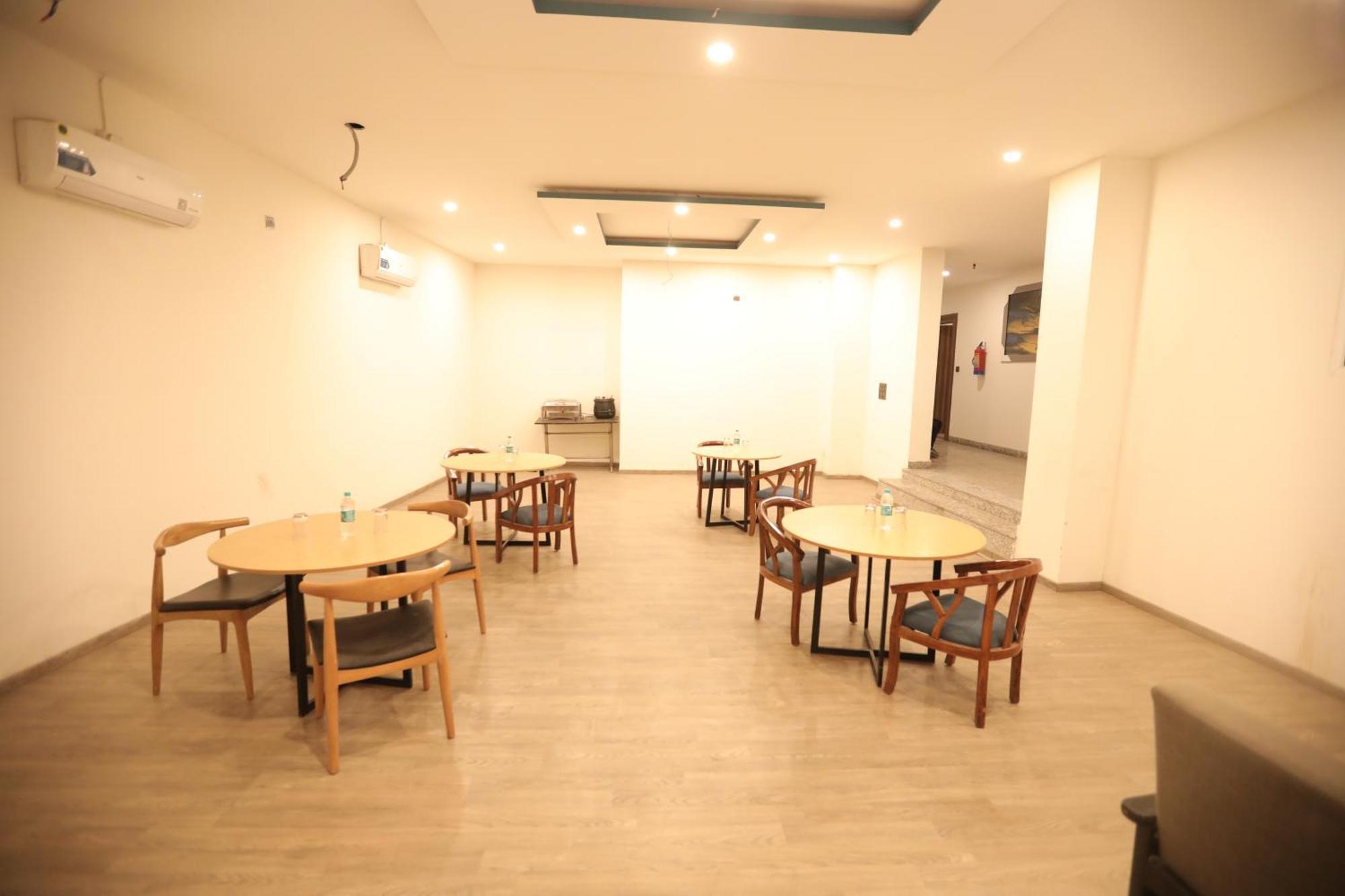 Hotel Noida Grand Sec 58 Eksteriør billede