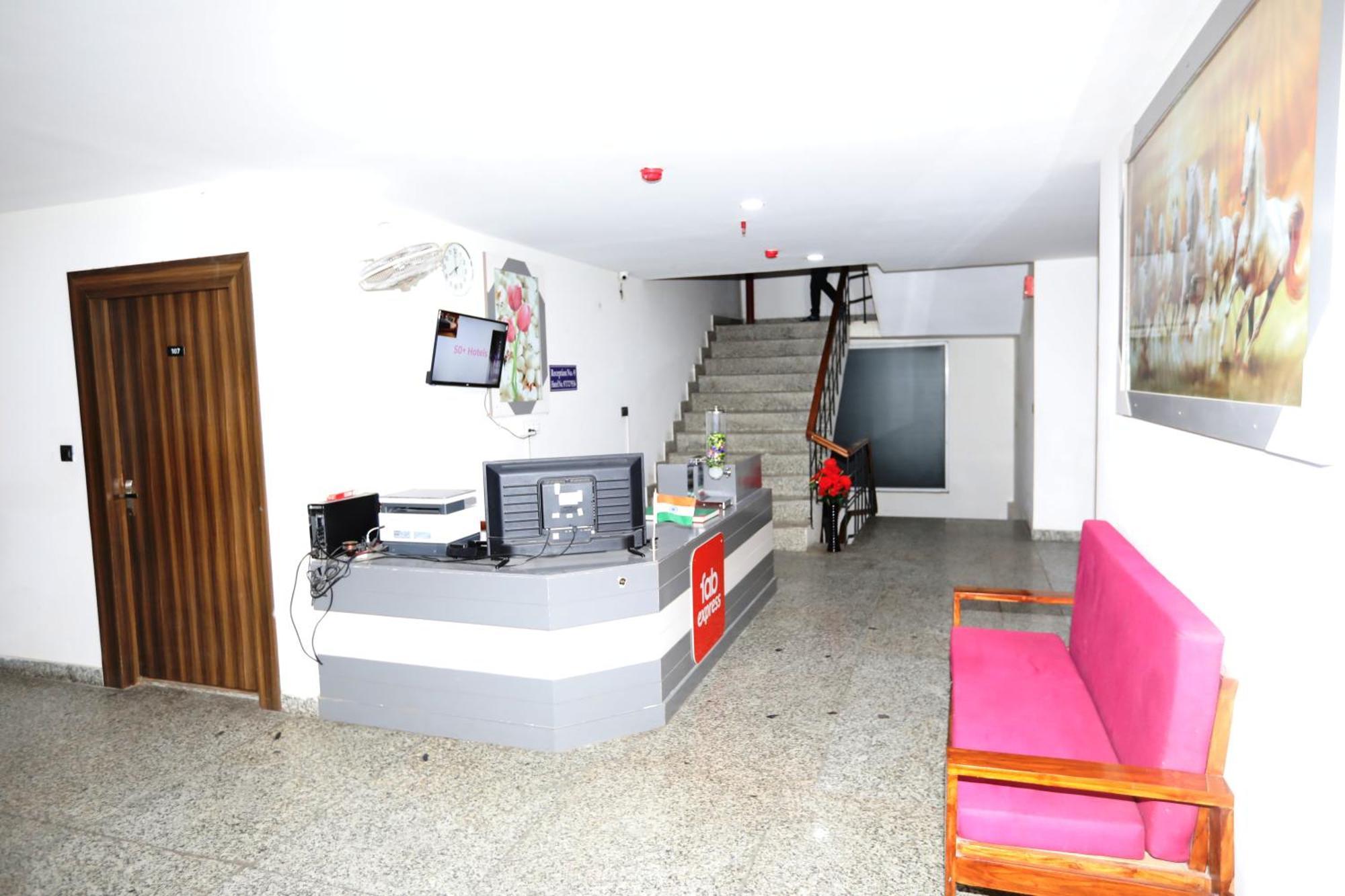 Hotel Noida Grand Sec 58 Eksteriør billede