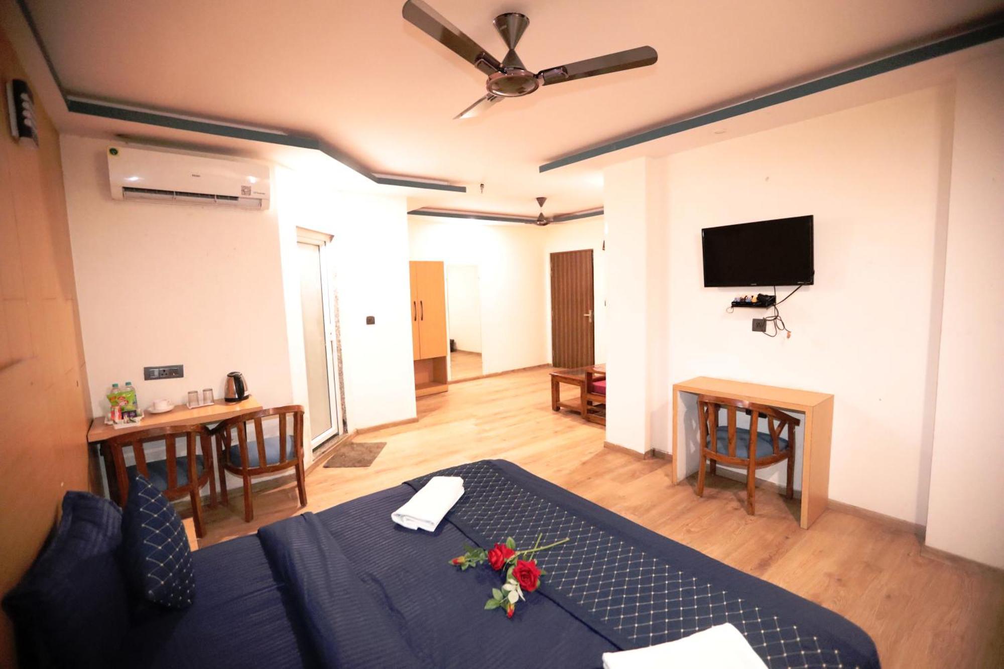 Hotel Noida Grand Sec 58 Eksteriør billede