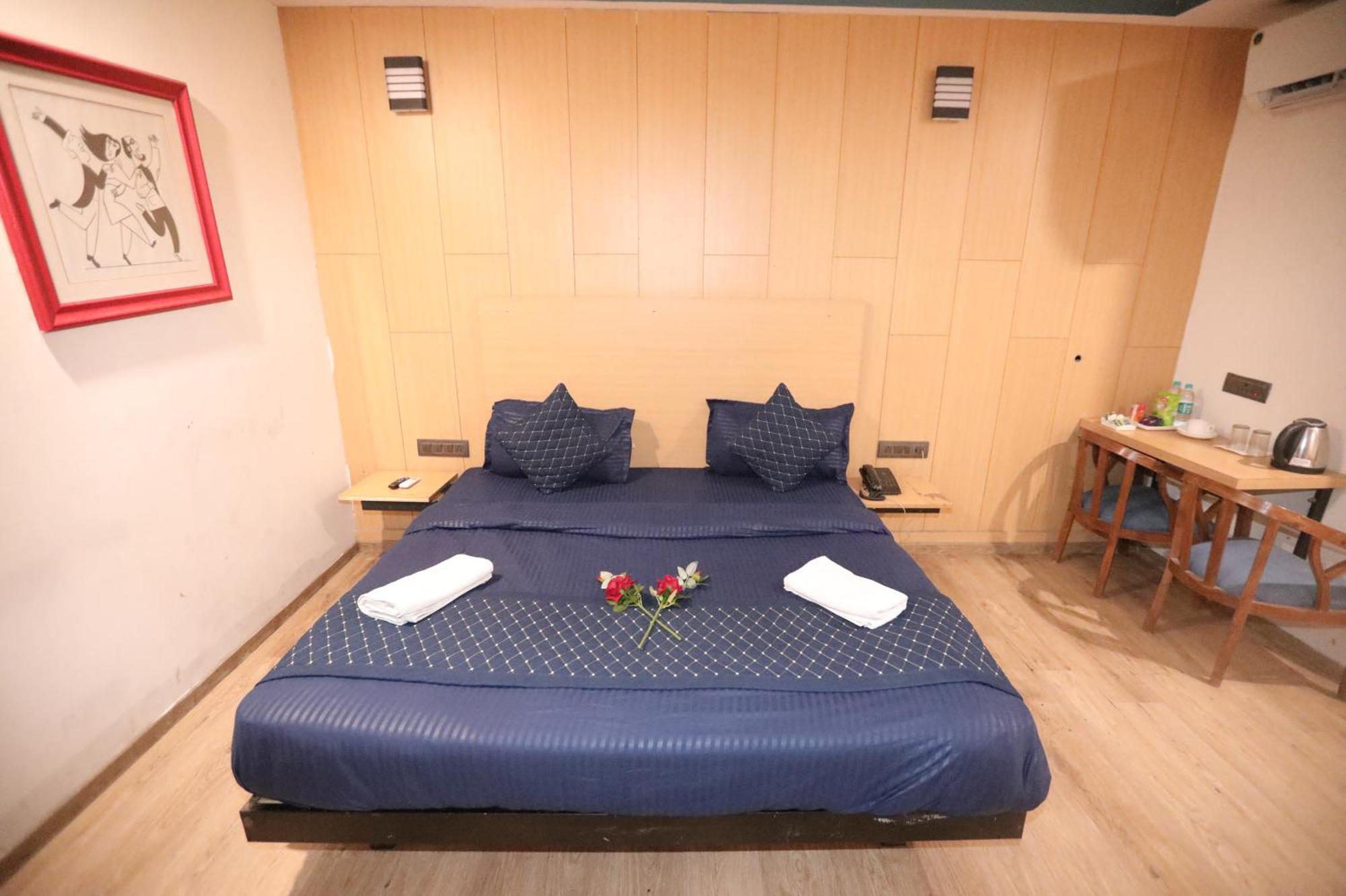 Hotel Noida Grand Sec 58 Eksteriør billede